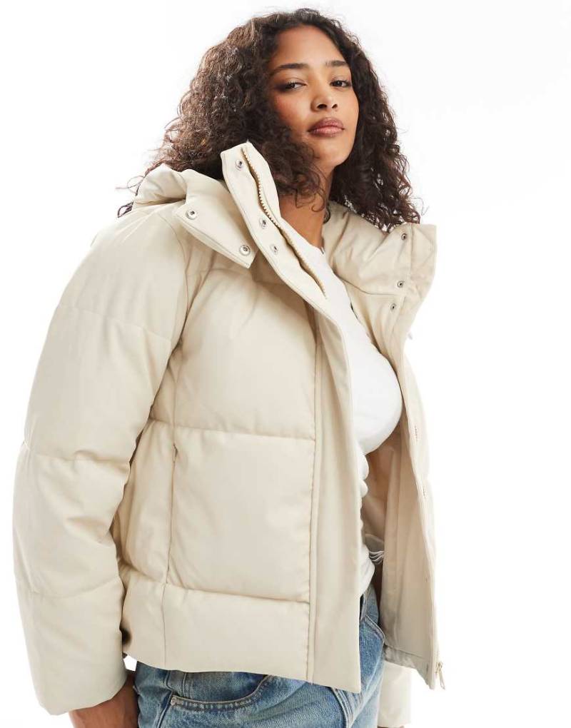 Vero Moda - Kurze wattierte Jacke in Haferbeige mit Beschichtung-Neutral von Vero Moda