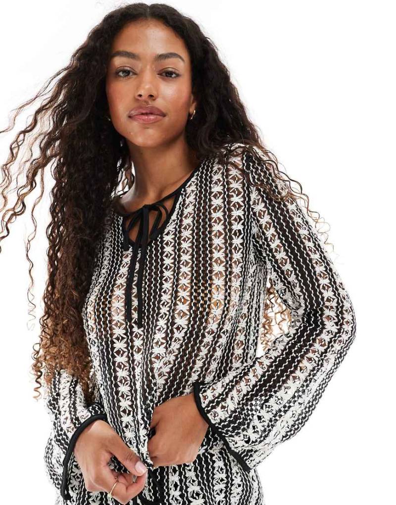 Vero Moda - Langärmliges Oberteil aus Häkelspitze mit Streifen in Schwarz-Weiß, Kombiteil von Vero Moda