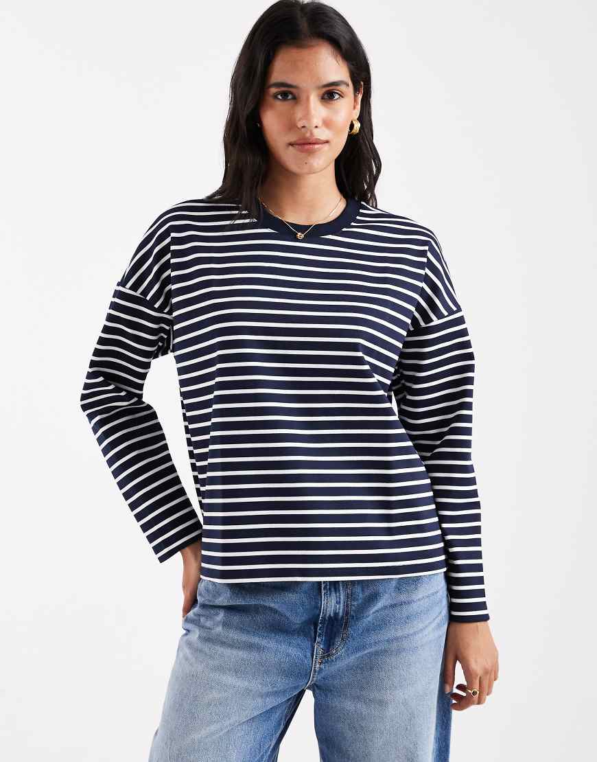 Vero Moda - Langärmliges Oversize-T-Shirt in Marineblau und Weiß gestreift von Vero Moda