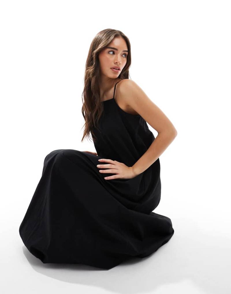 Vero Moda - Langes Camisole-Kleid aus Popeline in Schwarz mit Ballonsaum von Vero Moda