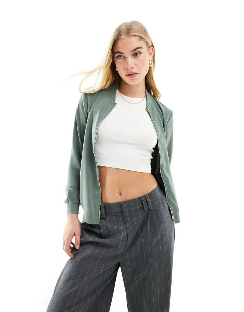 Vero Moda - Leichte Bomberjacke in Grün mit Reißverschluss von Vero Moda