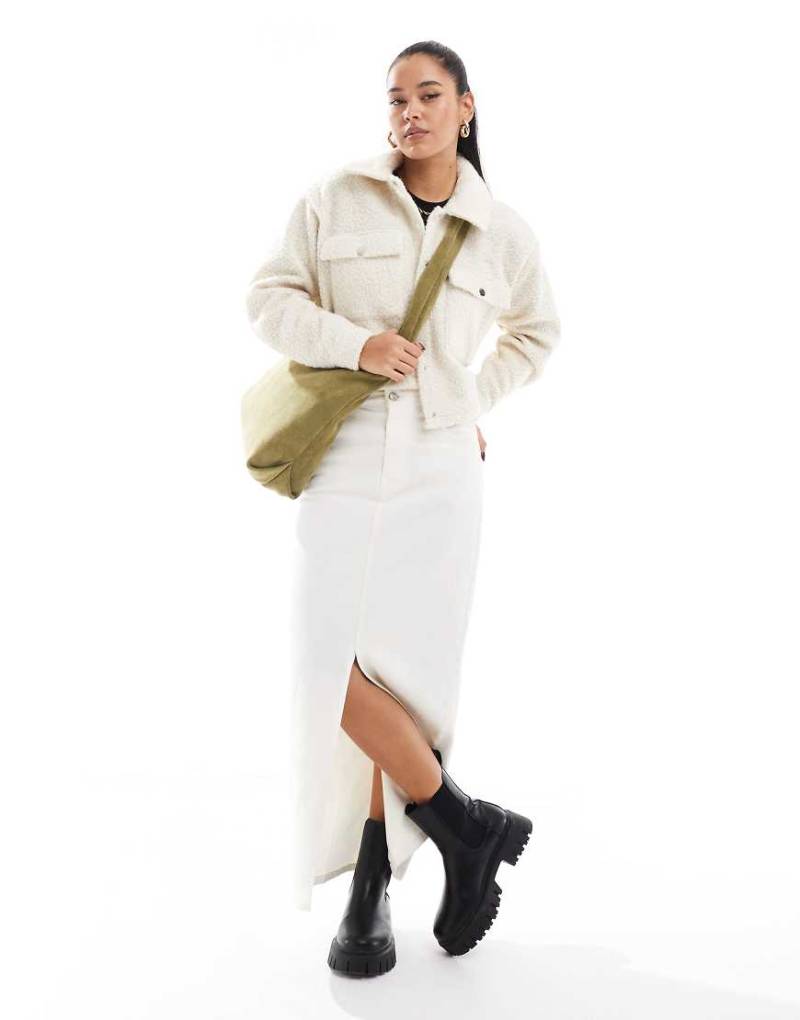 Vero Moda - Leichte Hemdjacke aus strukturiertem Teddyfell in Hellbeige-Neutral von Vero Moda