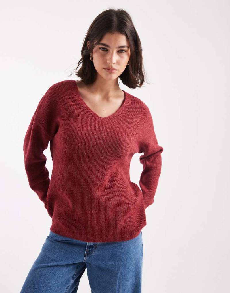 Vero Moda - Leichter Pullover in karandarot meliert mit V-Ausschnitt von Vero Moda