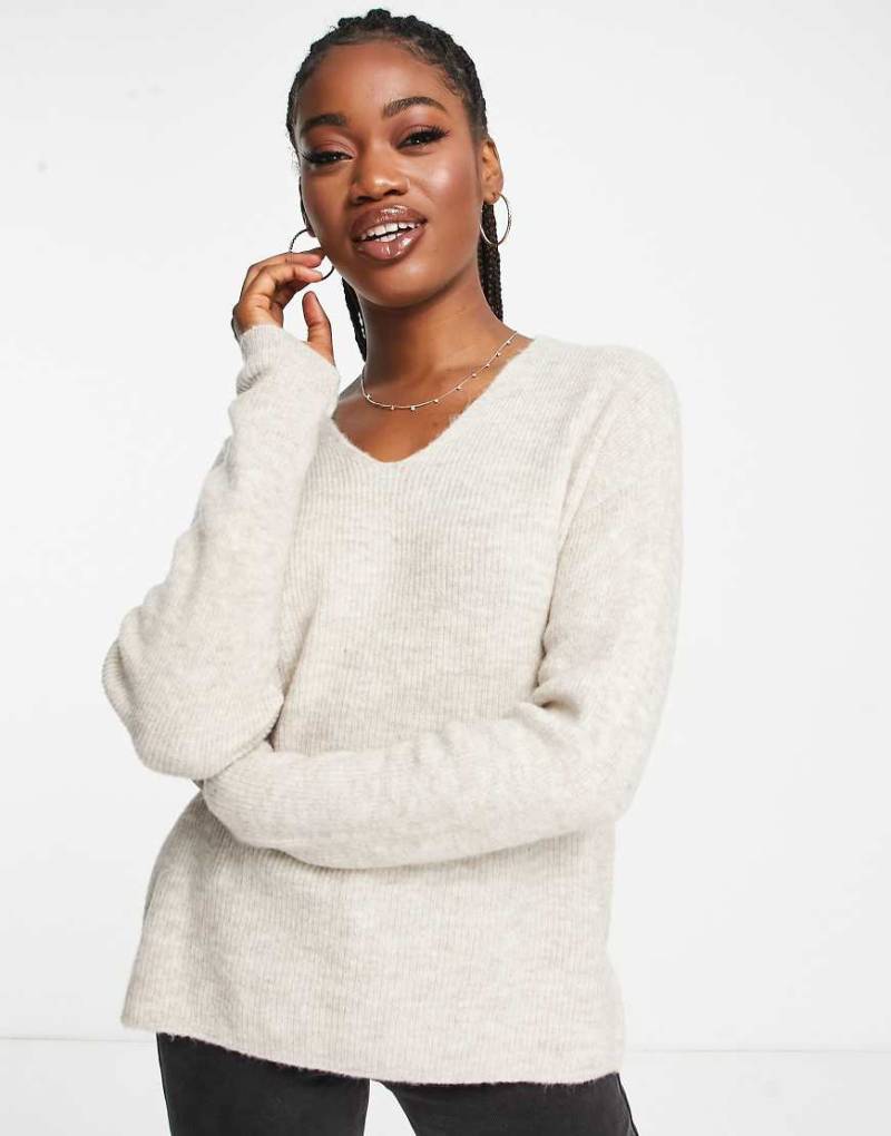 Vero Moda - Leichter Pullover mit V-Ausschnitt in Creme-Weiß von Vero Moda