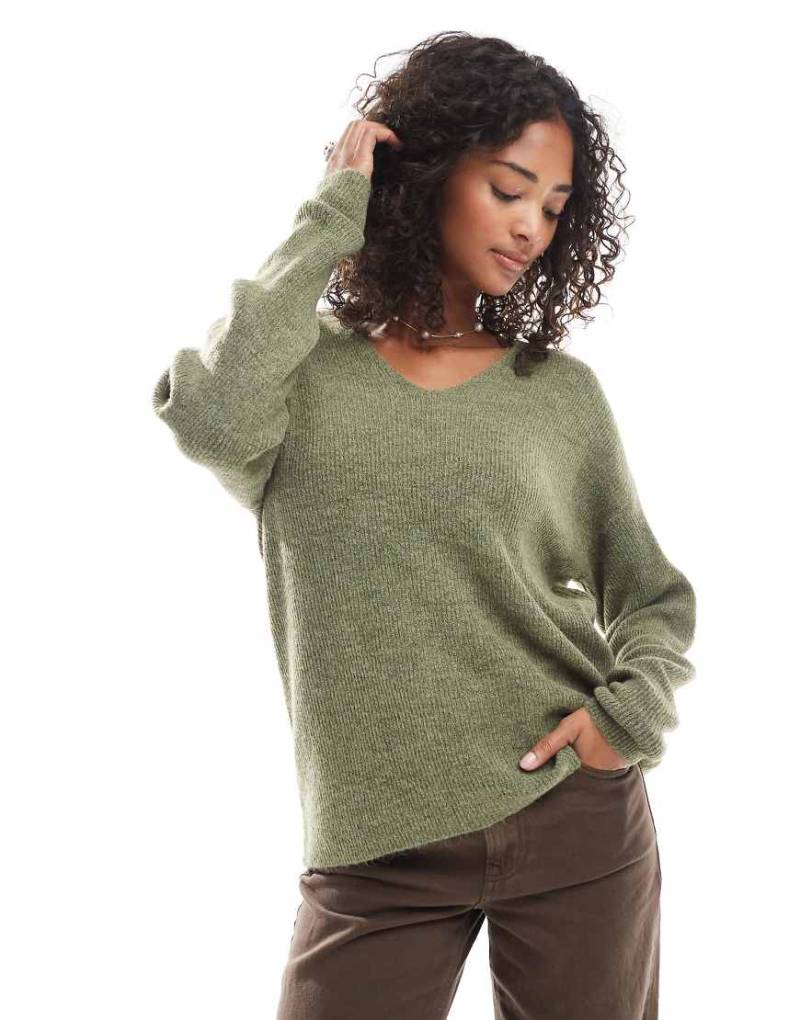 Vero Moda - Leichter Pullover mit V-Ausschnitt in Olivgrün von Vero Moda