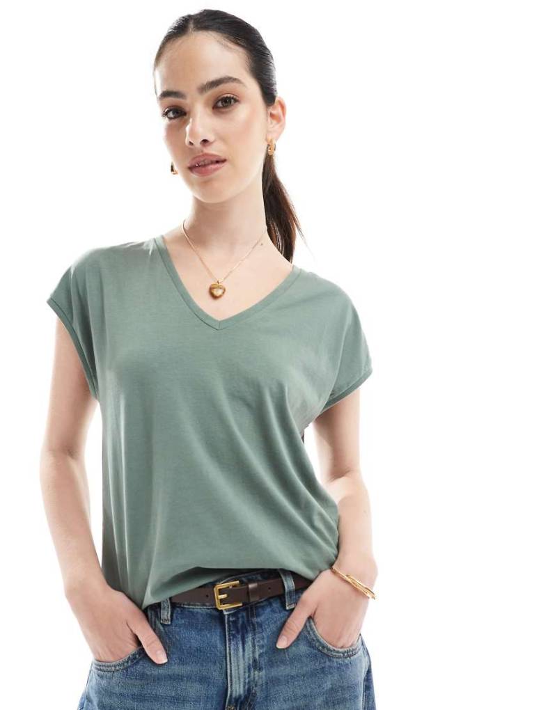 Vero Moda - Locker geschnittenes Oversize-T-Shirt in Khaki mit V-Ausschnitt-Grün von Vero Moda