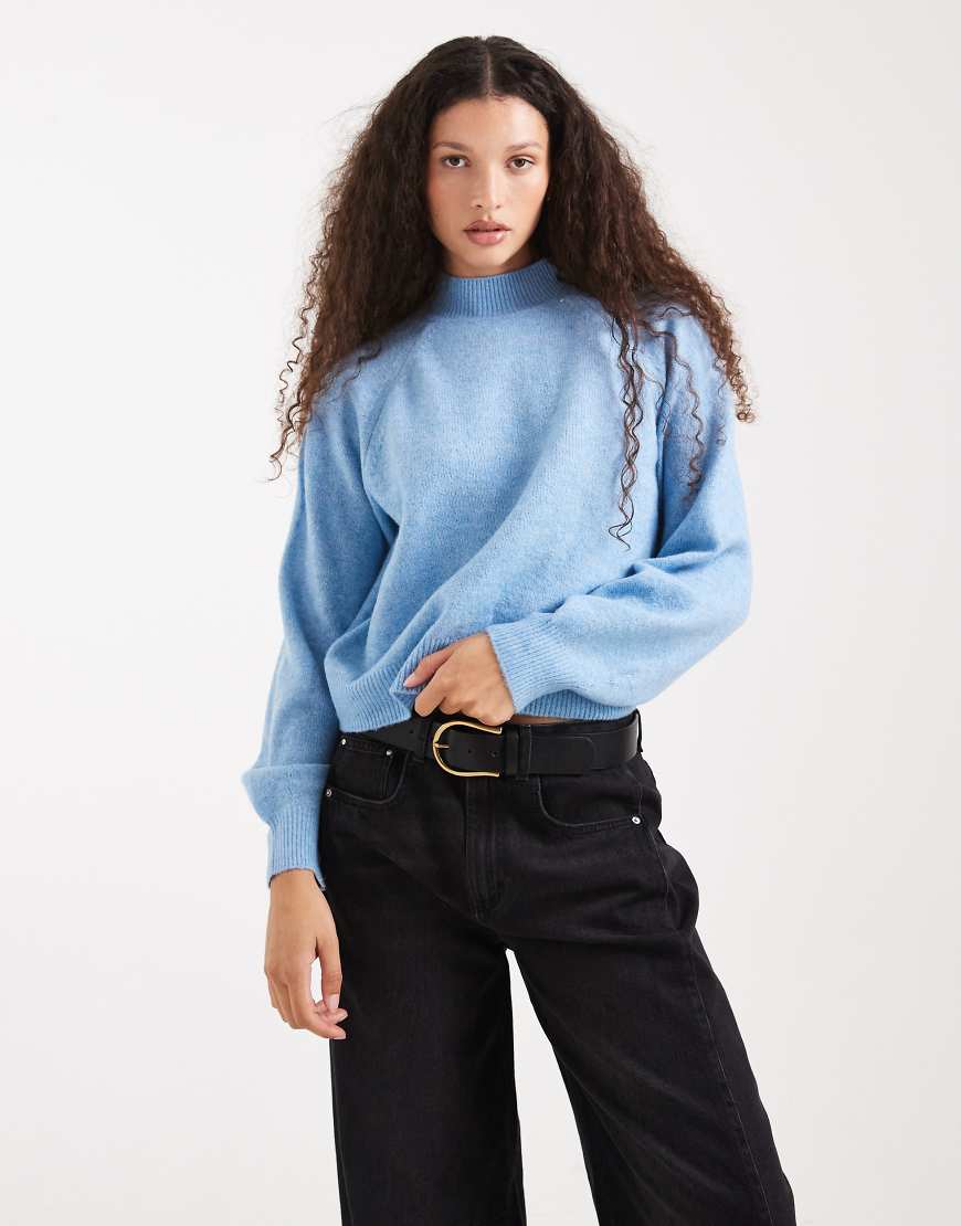 Vero Moda - Lockerer Pullover in meliertem Hellblau mit Stehkragen von Vero Moda