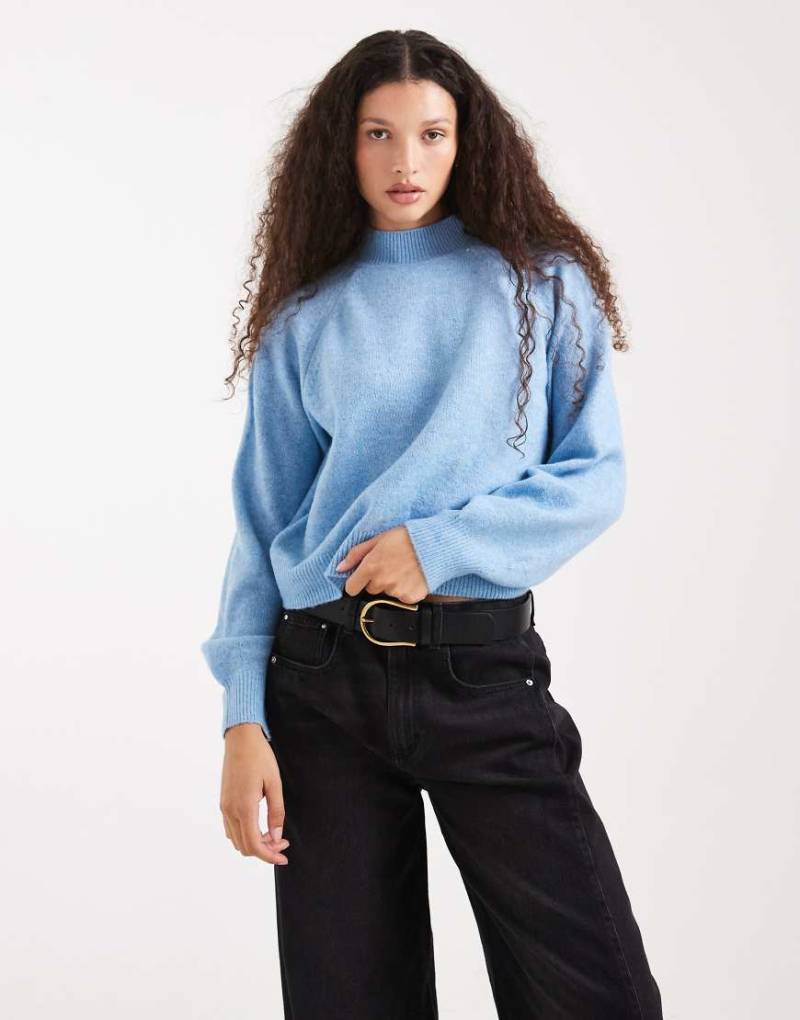 Vero Moda - Lockerer Pullover in meliertem Hellblau mit Stehkragen von Vero Moda