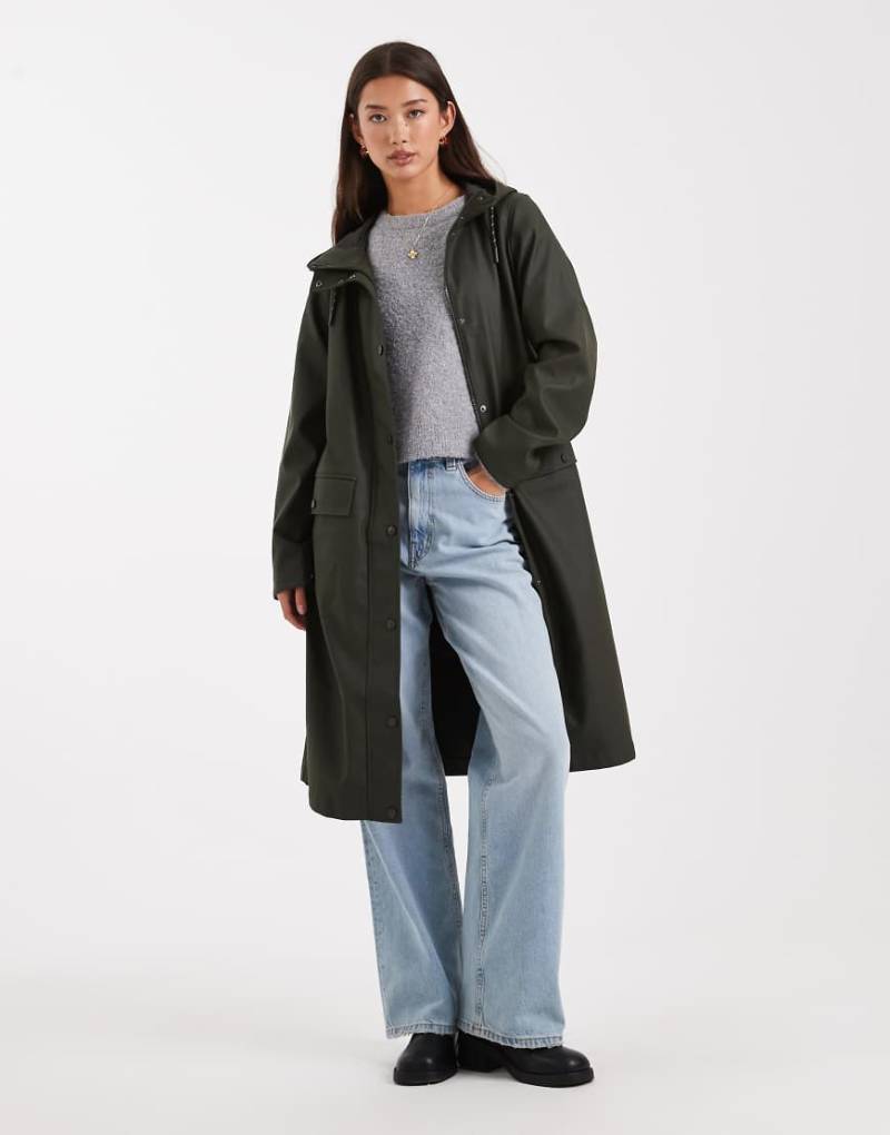 Vero Moda - Longline-Regenjacke in Torfgrün mit Kapuze von Vero Moda