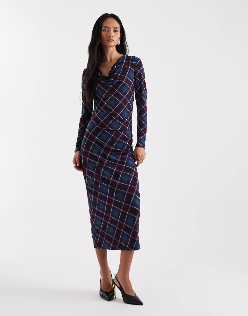 Vero Moda - Maxikleid mit drapierter Vorderpartie, geraffter Seitenpartie sowie Karomuster in Burgunderrot und Blau von Vero Moda