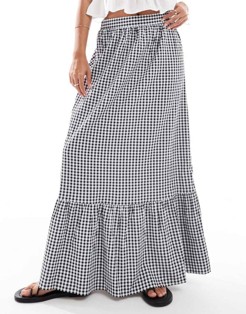 Vero Moda - Maxirock in Schwarz mit gestuftem Saum und Vichy-Karos von Vero Moda