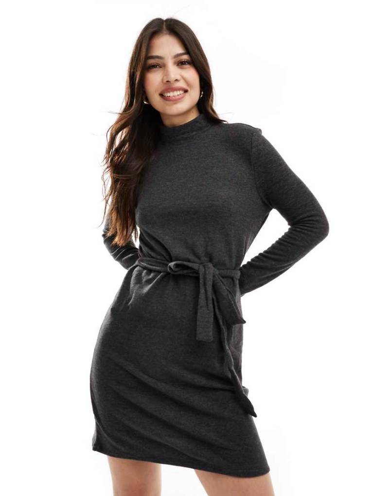 Vero Moda - Mini-Strickkleid in Schwarz meliert mit hohem Kragen und Taillenschnürung von Vero Moda