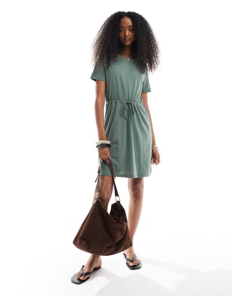Vero Moda - Minikleid aus Jersey in Khaki mit Bindegürtel-Grün von Vero Moda