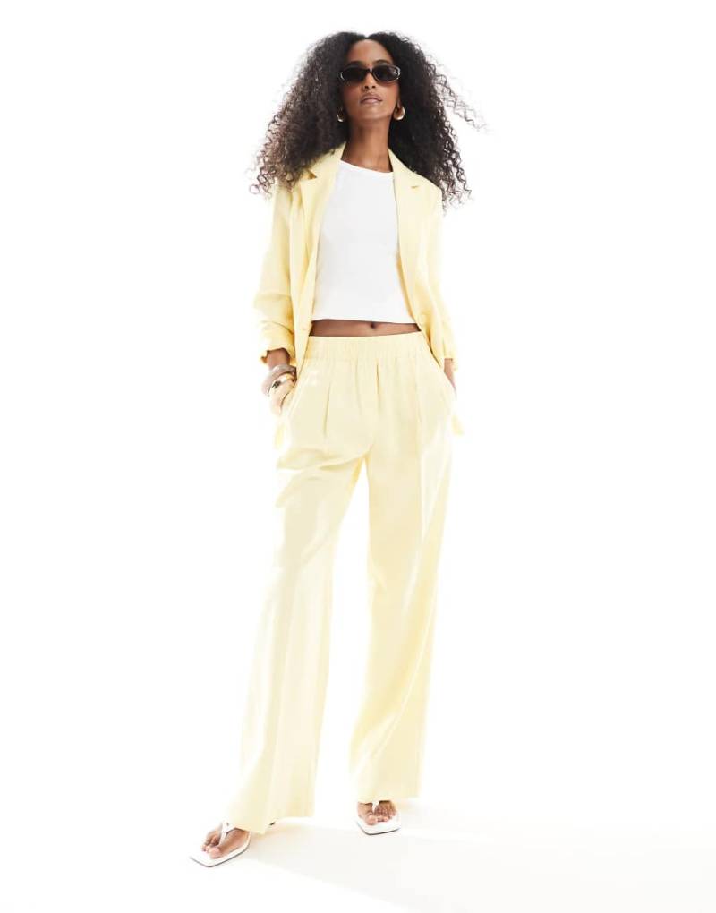 Vero Moda - Mix and Match - Hose in blassem Bananengelb mit weitem Bein, Kombiteil von Vero Moda