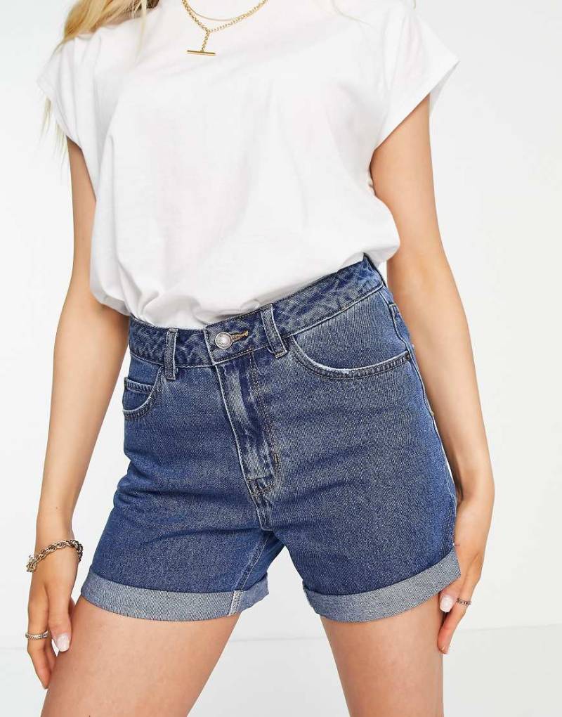 Vero Moda - Mom-Shorts aus Denim in Mittelblau von Vero Moda