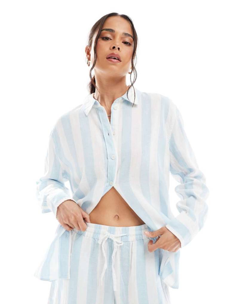 Vero Moda - Oversize-Hemd in Pastellblau gestreift mit Leinenanteil, Kombiteil Vero Moda - Oversize-Hemd in Pastellblau gestreift mit Leinenanteil, Kombiteil von Vero Moda