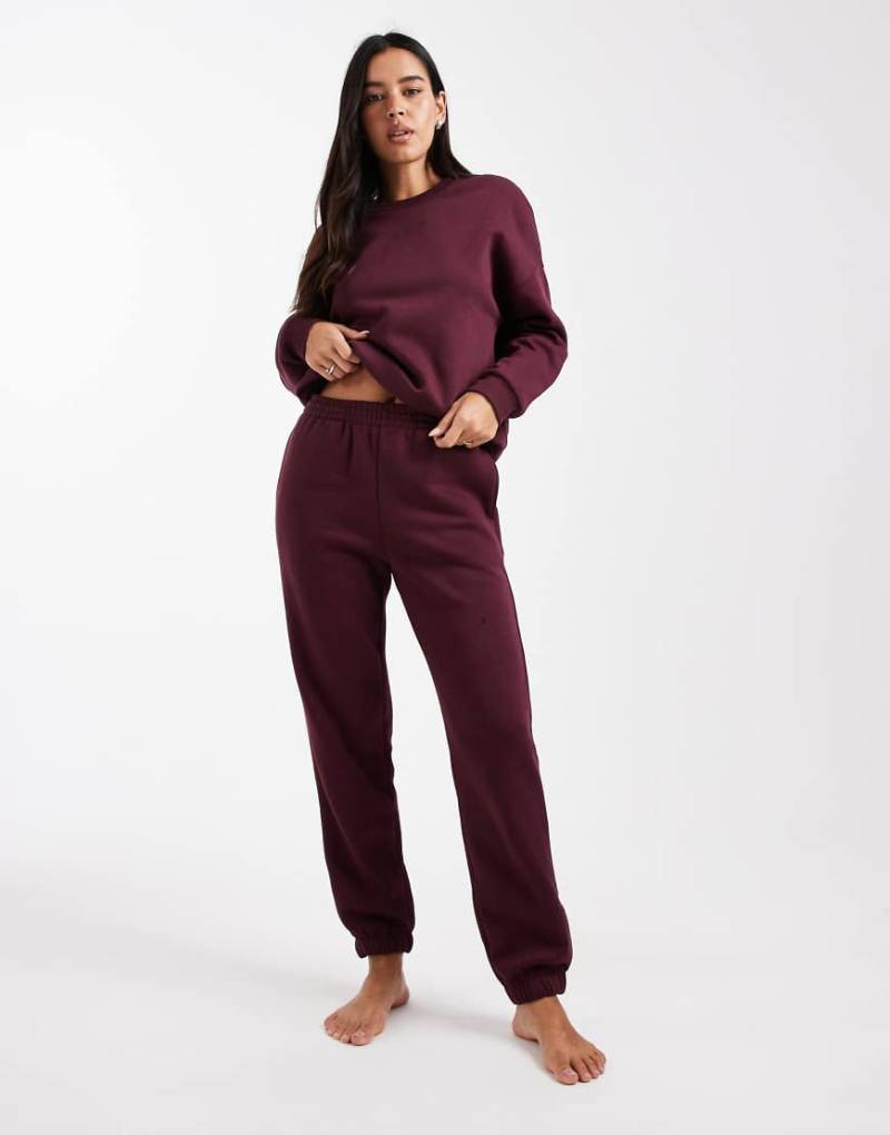 Vero Moda - Oversize-Jogginghose in Burgunderrot mit Bündchen, Kombiteil Vero Moda - Oversize-Jogginghose in Burgunderrot mit Bündchen, Kombiteil von Vero Moda