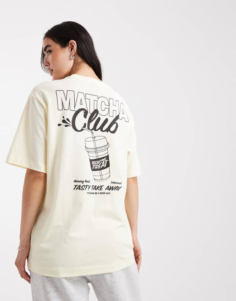 Vero Moda - Oversize-T-Shirt in Blassgelb mit „Matcha Club"-Print von Vero Moda