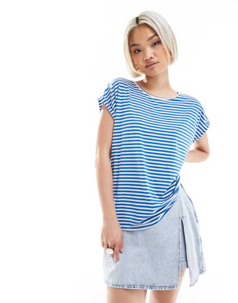 Vero Moda - Oversize-T-Shirt in Hellblau und Weiß gestreift von Vero Moda