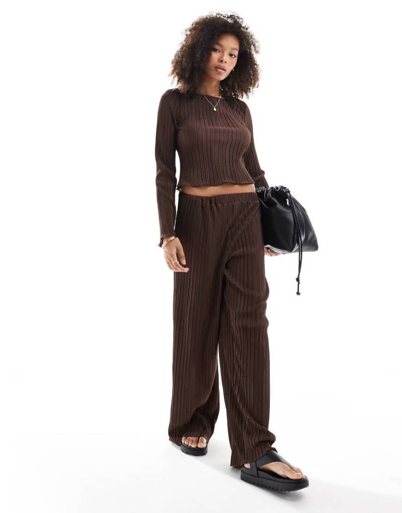 Vero Moda - Plissee-Hose in Schokobraun mit weitem Schnitt, Kombiteil von Vero Moda