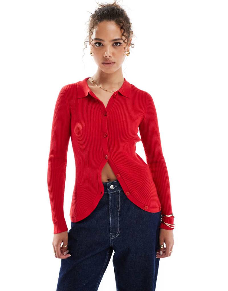 Vero Moda - Polo-Oberteil aus Rippstrick in Rot mit abgerundetem Saum von Vero Moda