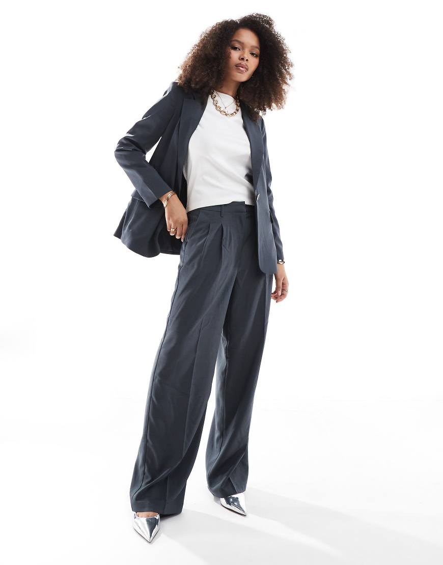 Vero Moda - Rita - Elegante Dad-Hose in Asphaltgrau mit weitem Schnitt, Kombiteil von Vero Moda