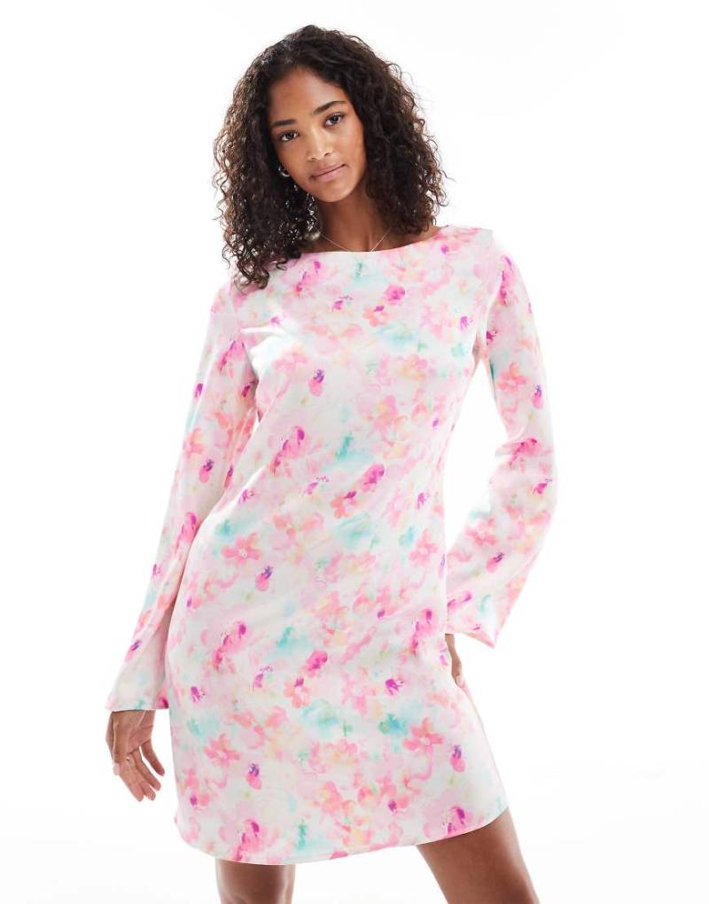 Vero Moda - Satin-Minirock mit Glockenärmeln und Kirschblütenprint-Rosa von Vero Moda