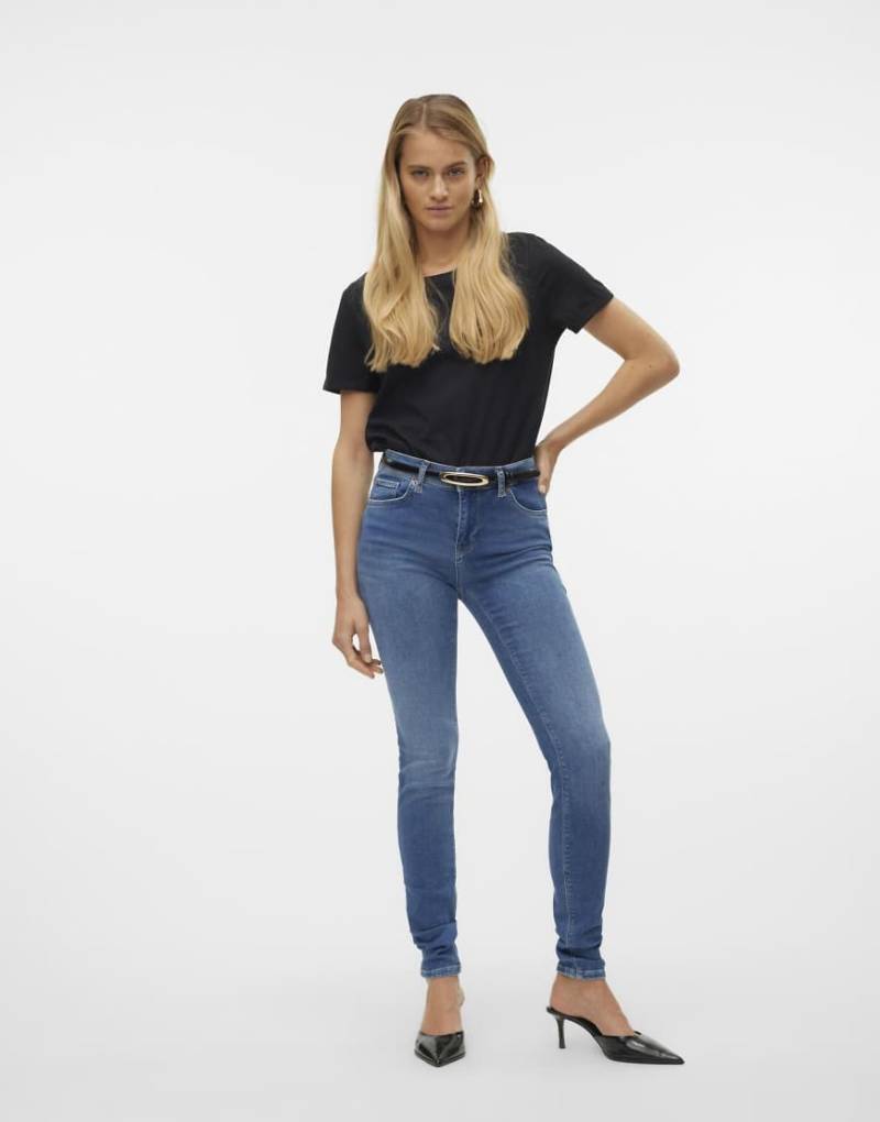 Vero Moda - Schmal geschnittene Jeans aus mittelblauem Denim von Vero Moda