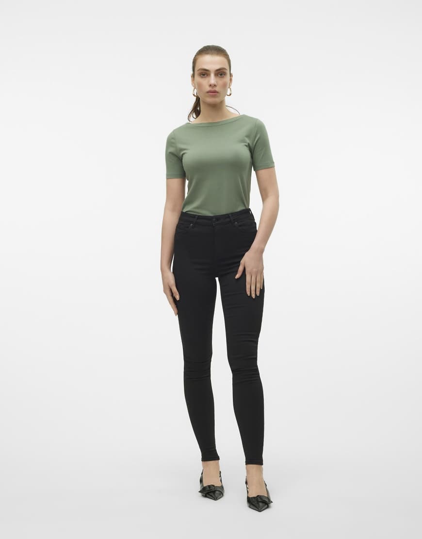 Vero Moda - Schmal geschnittene Jeans in Schwarz von Vero Moda