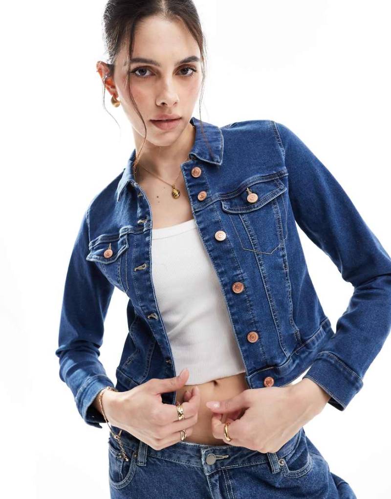 Vero Moda - Schmale Jeansjacke in Mittelblau von Vero Moda