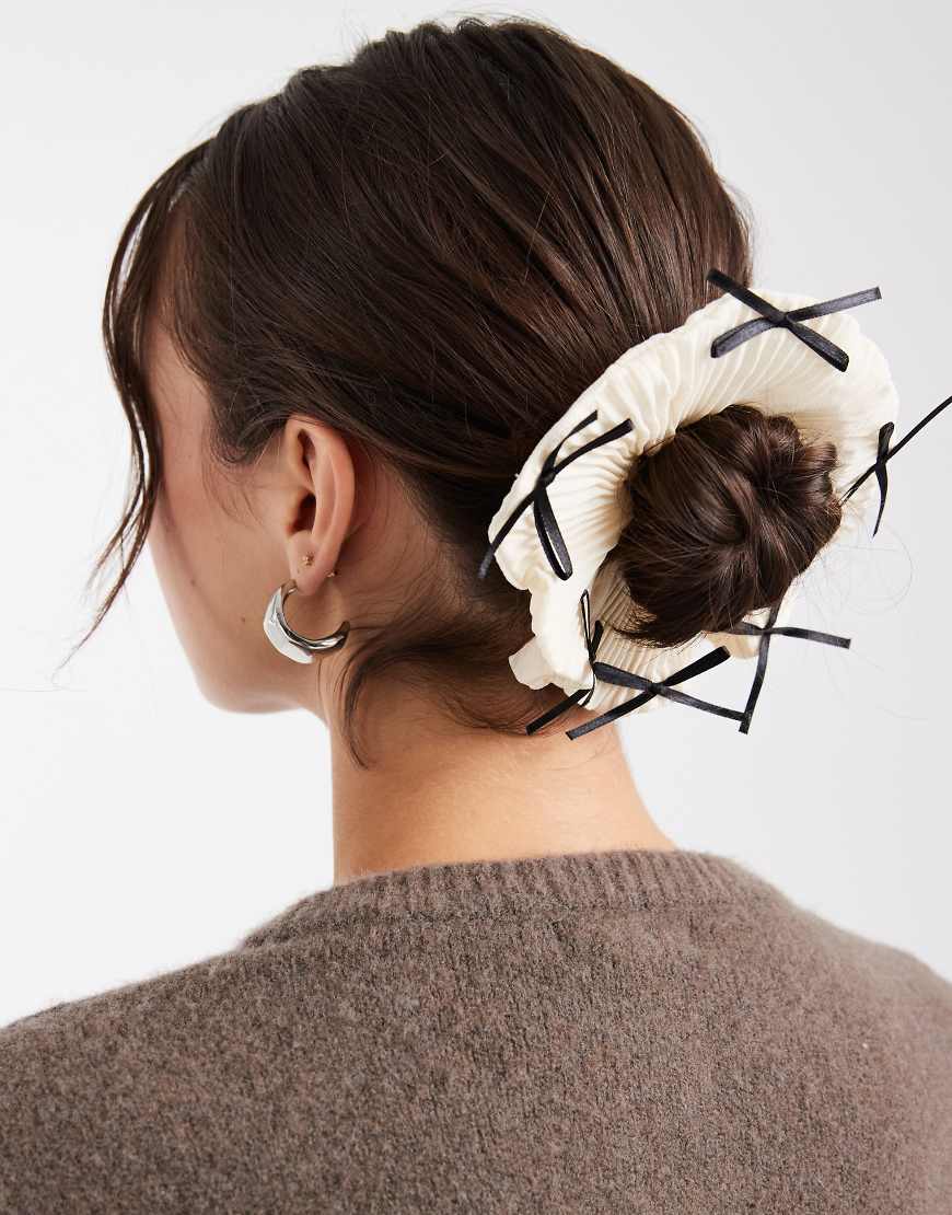 Vero Moda - Scrunchie in Creme mit Zierschleifen-Applikation-Weiß von Vero Moda