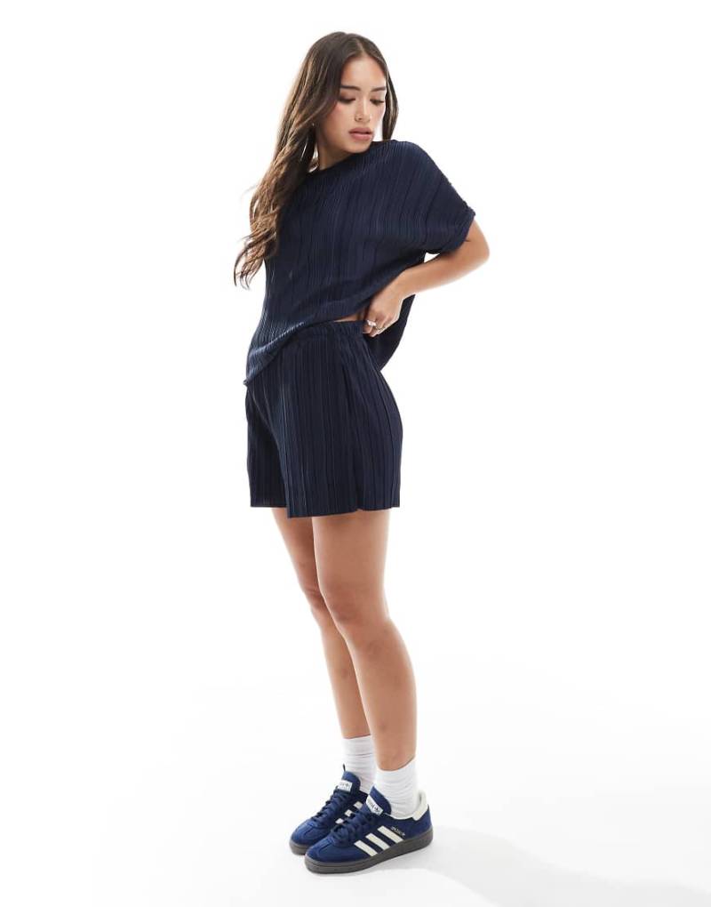 Vero Moda - Shorts in Marineblau mit Falten, Kombiteil von Vero Moda