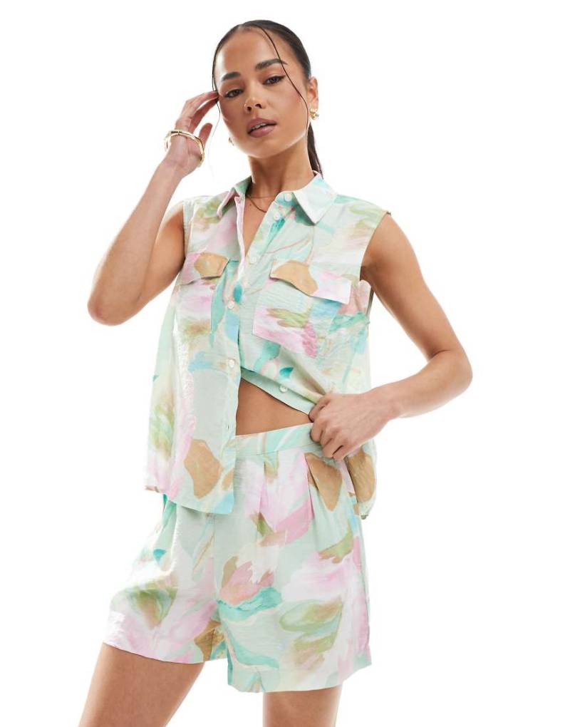 Vero Moda - Shorts mit Muster in Pastellfarben und Bundfalten, Kombiteil-Bunt von Vero Moda