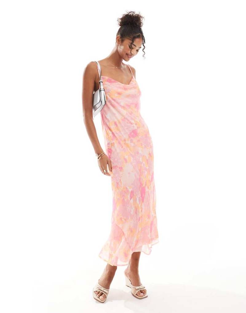 Vero Moda - Smilla - Träger-Midikleid in Rosa mit Wasserfallausschnitt und verschwommenem Blumenmuster von Vero Moda
