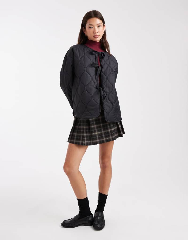 Vero Moda - Steppjacke in Schwarz mit gebundener Vorderseite von Vero Moda