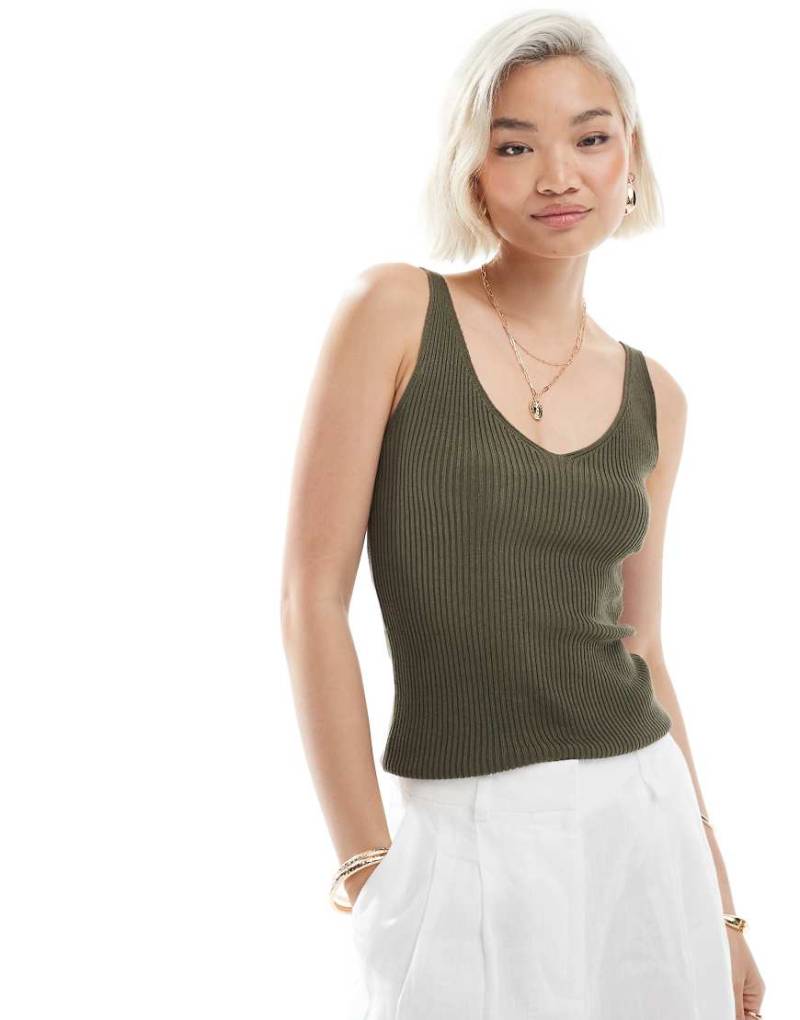 Vero Moda - Strick-Top in Khaki mit V-Ausschnitt-Grün Vero Moda - Strick-Top in Khaki mit V-Ausschnitt-Grün von Vero Moda