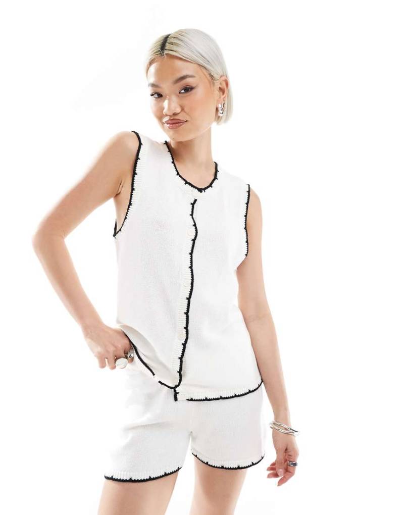 Vero Moda - Strick-Weste in Weiß mit Muschelkantensaum und Kontrastnaht, Kombiteil von Vero Moda