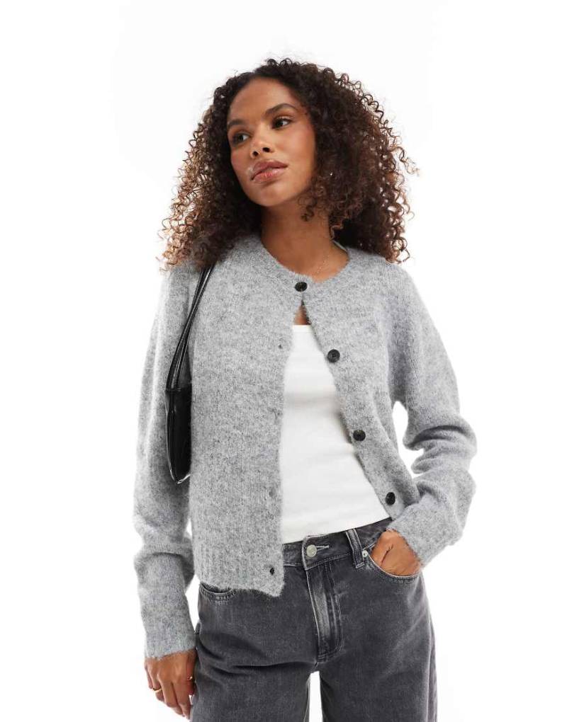 Vero Moda - Strickjacke in meliertem Hellgrau mit Rundhalsausschnitt von Vero Moda