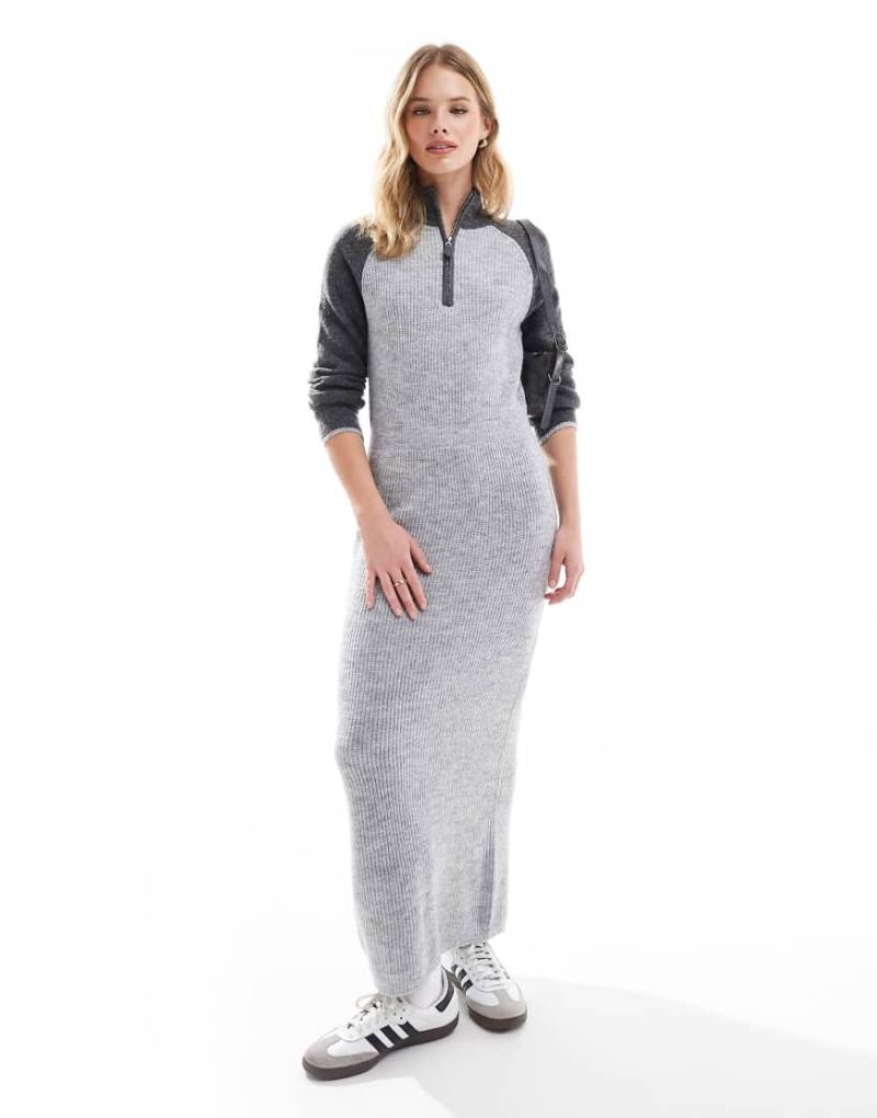 Vero Moda - Strickkleid in Grau mit Blockfarben-Design, Polokragen und Reißverschluss vorn von Vero Moda