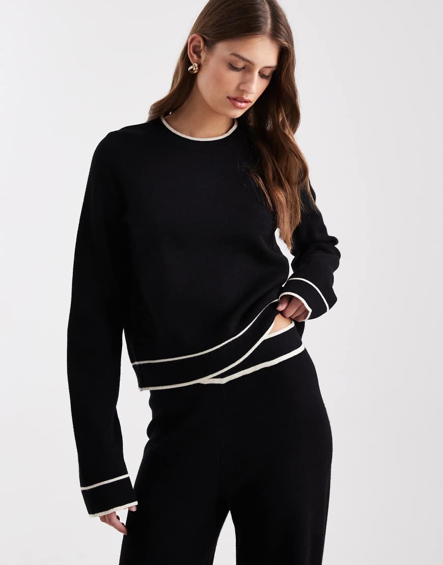 Vero Moda - Strickpullover in Schwarz mit kontrastierender Paspelierung in Cremeweiß, Kombiteil von Vero Moda