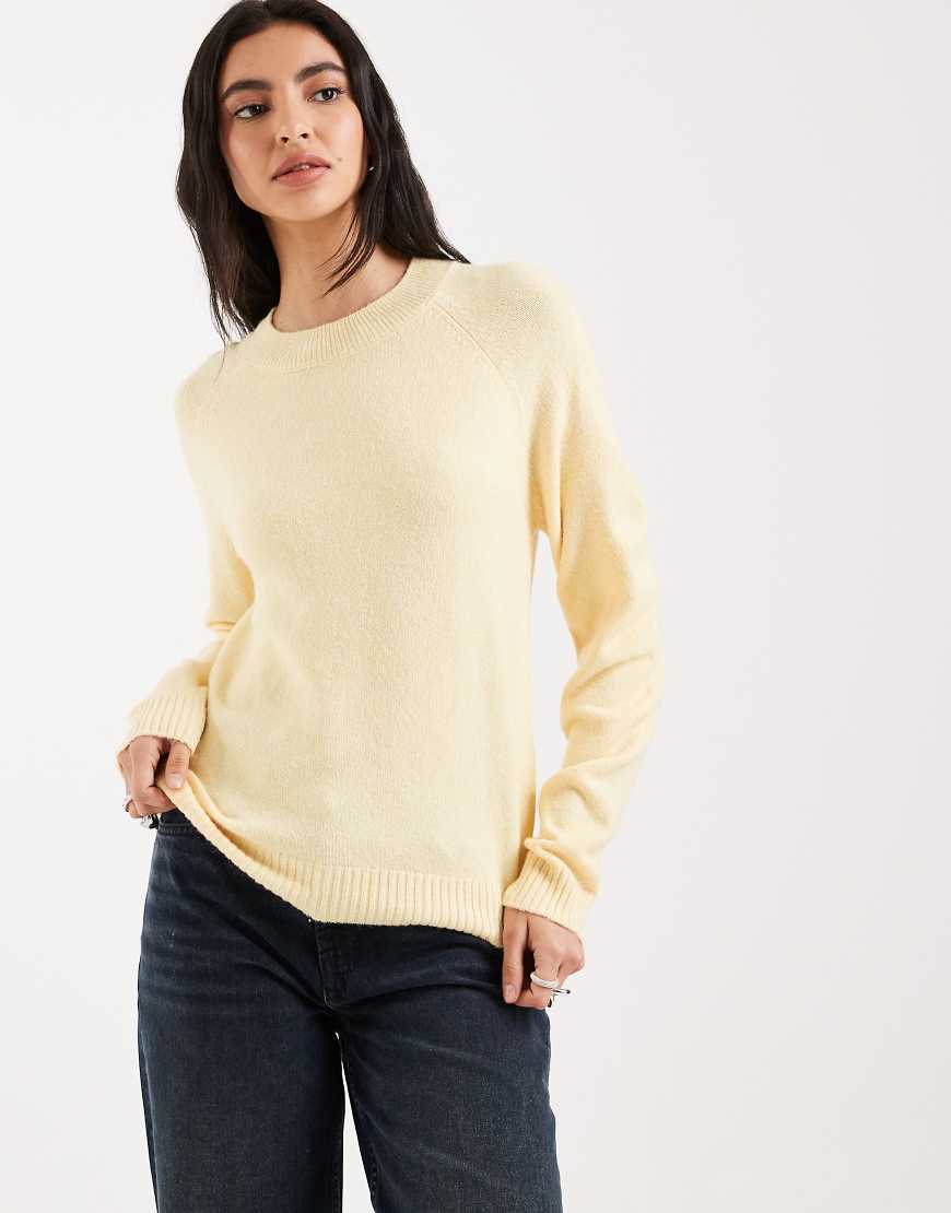 Vero Moda - Strickpullover in meliertem Goldgelb mit Rundhalsausschnitt von Vero Moda