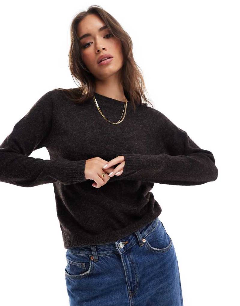 Vero Moda - Strickpullover in meliertem Schokobraun mit Rundhalsausschnitt von Vero Moda