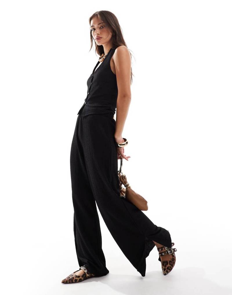 Vero Moda - Strukturierte Jersey-Hose in Schwarz mit Saumschlitz, Kombiteil von Vero Moda