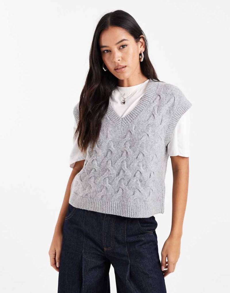 Vero Moda - Strukturierter Strickpullunder in Grau mit V-Ausschnitt von Vero Moda
