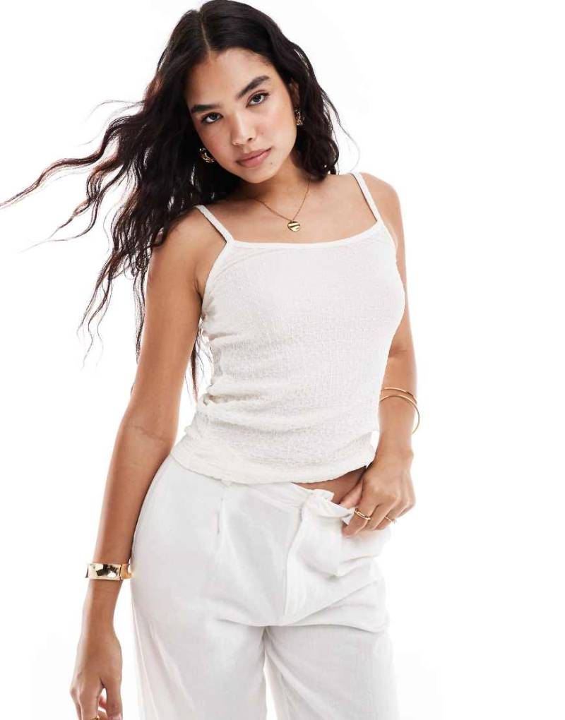 Vero Moda - Strukturiertes Camisole-Oberteil in Weiß Vero Moda - Strukturiertes Camisole-Oberteil in Weiß von Vero Moda