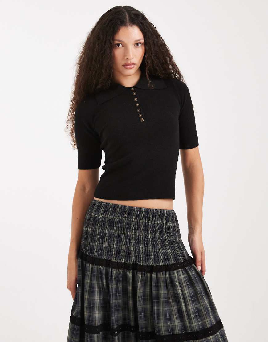 Vero Moda - Strukturiertes Halbarm-Polohemd in Schwarz aus Strick mit Knopfleiste von Vero Moda