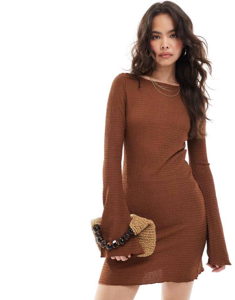 Vero Moda - Strukturiertes Minikleid in Schokobraun mit Glockenärmeln von Vero Moda