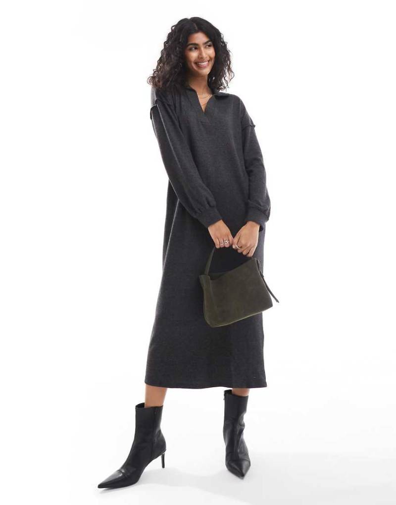 Vero Moda - Superweiches, knöchellanges Kleid in meliertem Schwarz mit Polokragen von Vero Moda