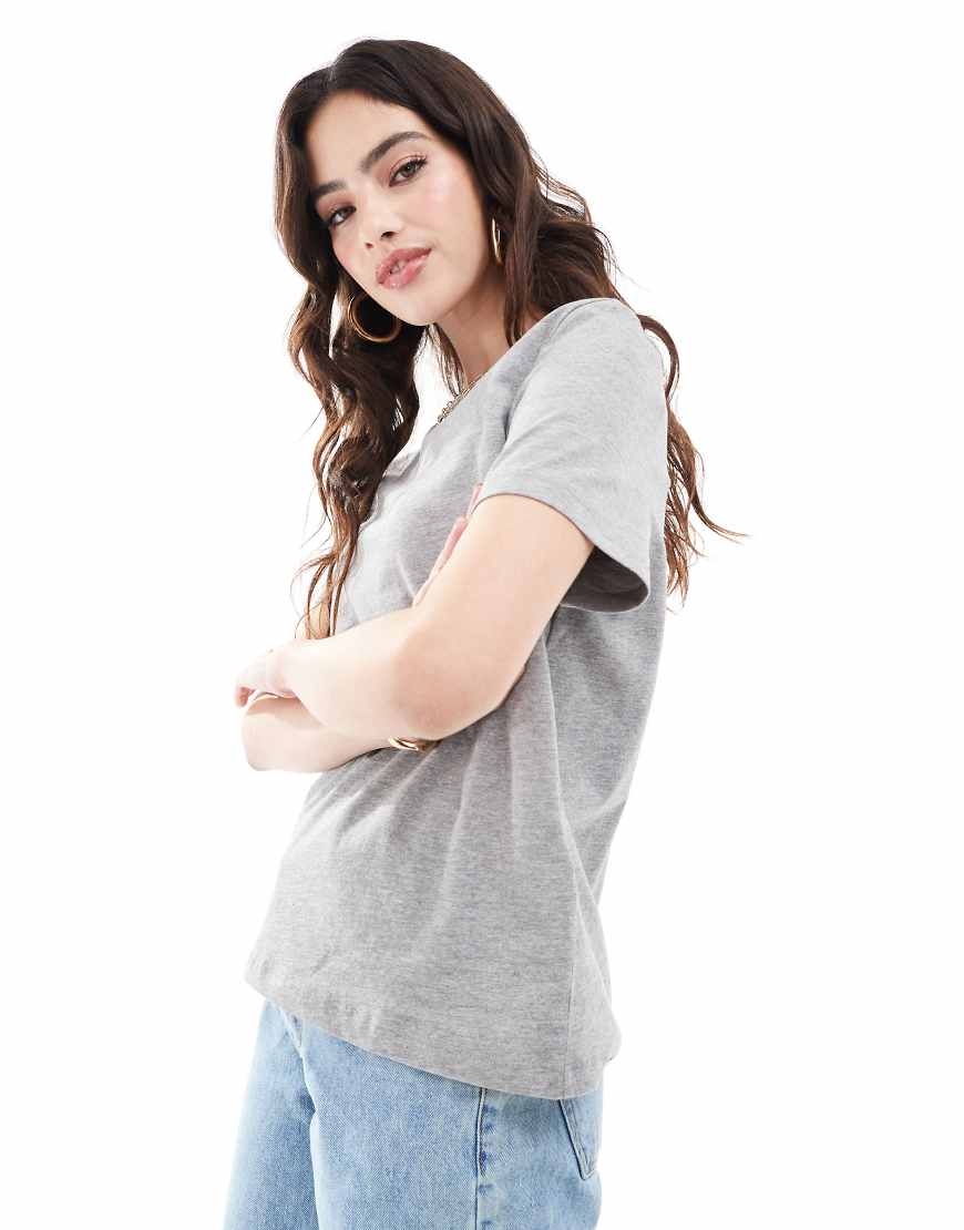 Vero Moda - T-Shirt in Hellgrau Vero Moda - T-Shirt in Hellgrau von Vero Moda