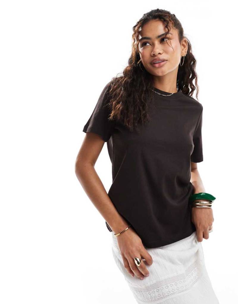Vero Moda - T-Shirt in Schokobraun von Vero Moda